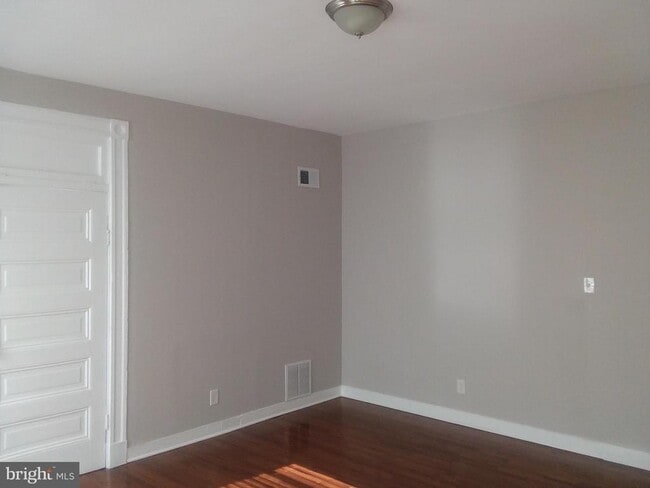 Photo - 2012 Mt Royal Terrace