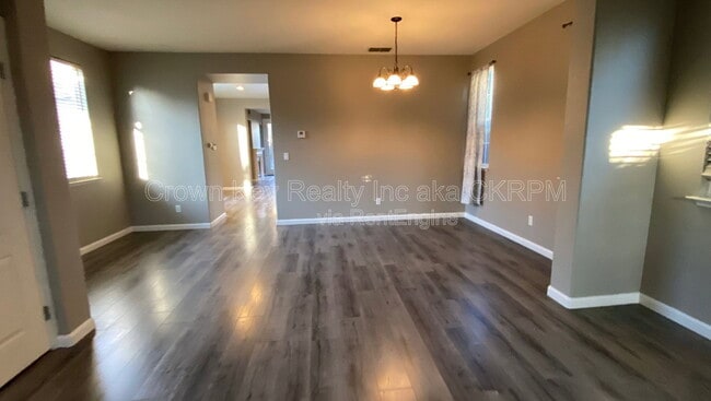 Photo - 352 Goodall St