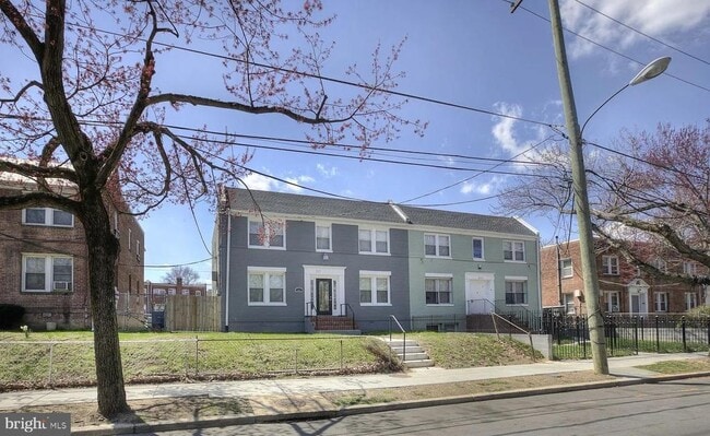 Building Photo - 257 Newcomb St SE Unit 4 Rental