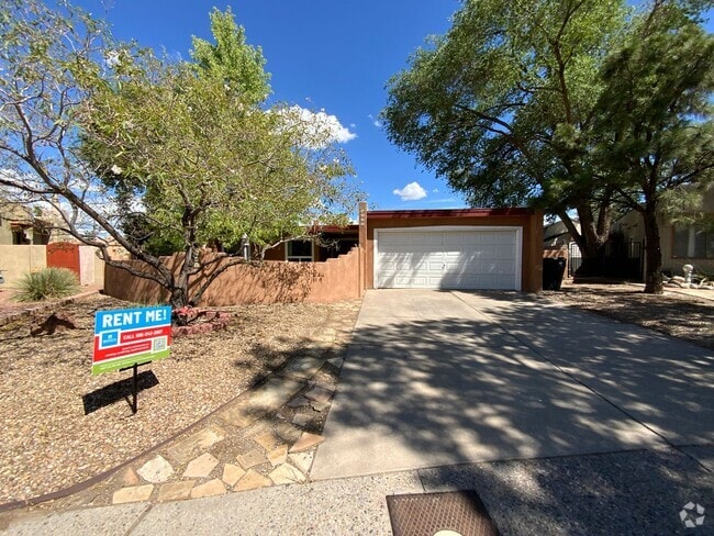 Building Photo - 3 Bedroom Single Story Home Available Near...