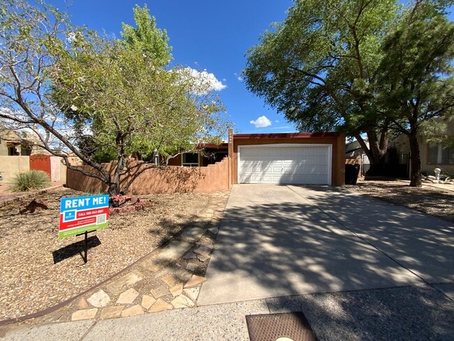 3 Bedroom Single Story Home Available Near... - 3 Bedroom Single Story Home Available Near...