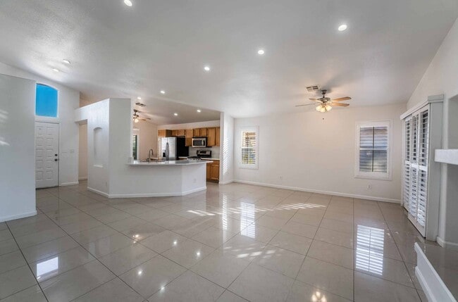 Photo - Very Cute Single Story Home For Lease !