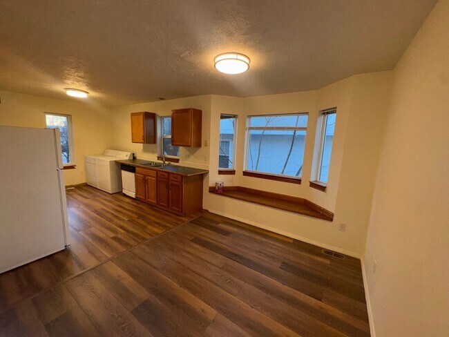 Photo - 807 E Mission Ave Unit 807 1/2