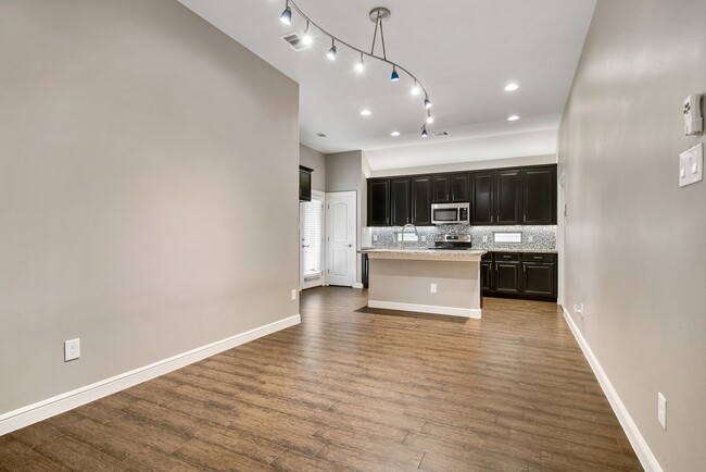 Photo - 2934 Whitman Dr