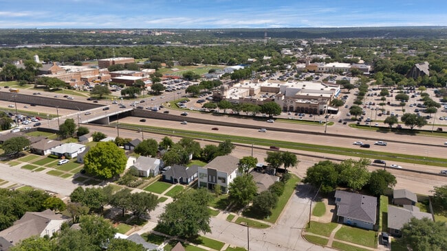 Photo - 4633 Calmont Ave