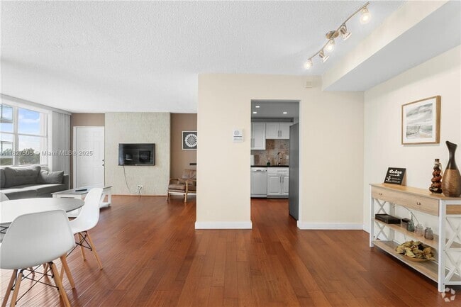 Building Photo - 9440 W Bay Harbor Dr Unit 5B Rental