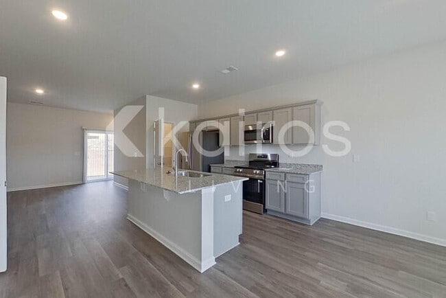 Photo - 2241 Banyon Cir