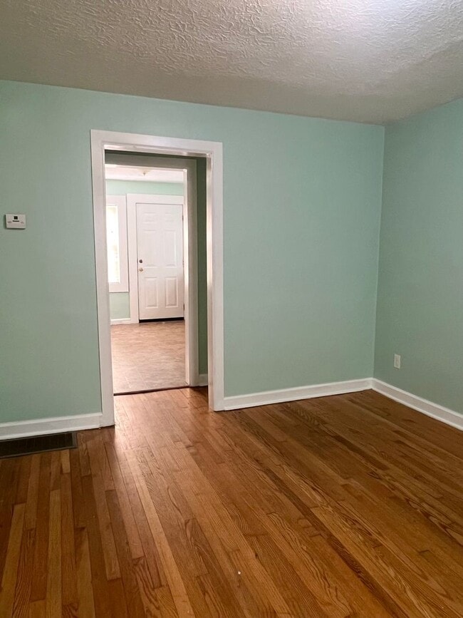 Photo - 2 bedroom 1 bath Bungalow in North West As...