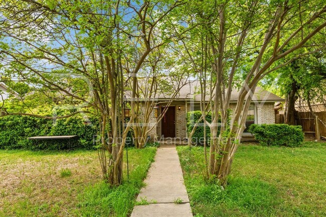 Building Photo - 205 W William Cannon Dr