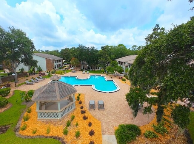 Oaks Of Lakebridge Community