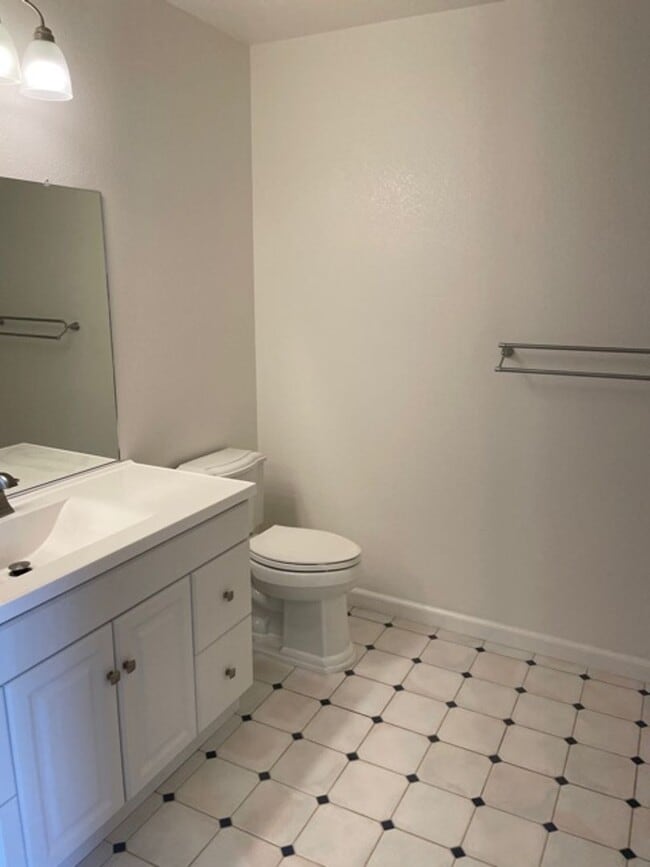 Photo - 1 Bed/1 Bath Upstairs Apartment in Gated SR Complex. Unit 224