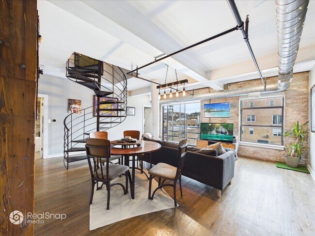 2221 N Lister Ave