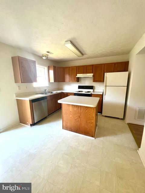 Photo - 9906 Warwick Pl