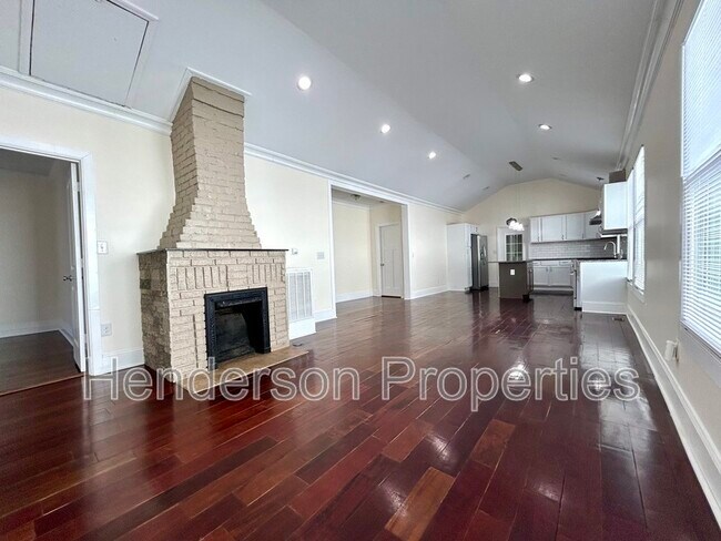 Photo - 202 Maurice St