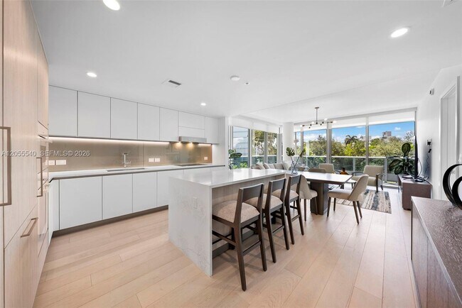 9201 E Bay Harbor Dr Unit 302