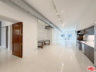 Photo - 212 Marine St