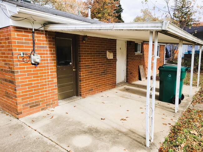 Photo - 3 bedroom 1 bath in Kennedy Heights