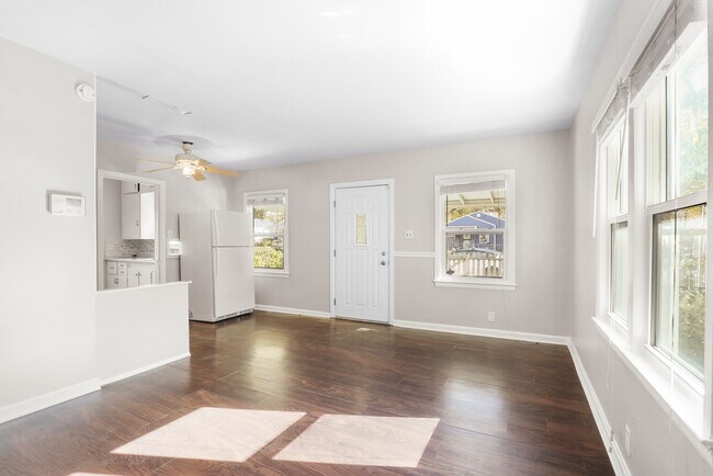 3532 Caroline Ave