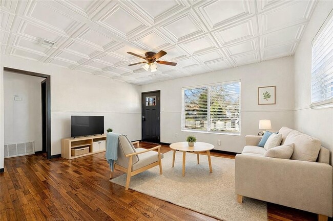 Photo - 6915 Providence Ave