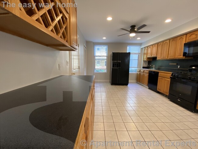 Building Photo - 47 Tremont St Unit 2 Rental