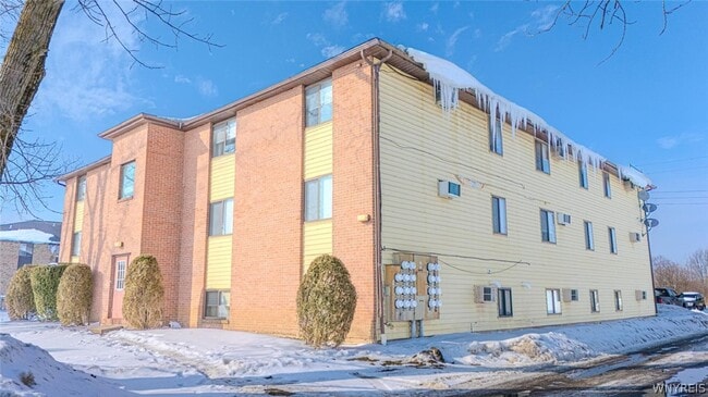 Photo - 6379 Robinson Rd