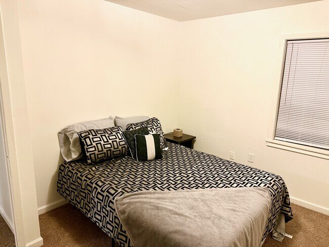 4 Eatonville Rd Unit C