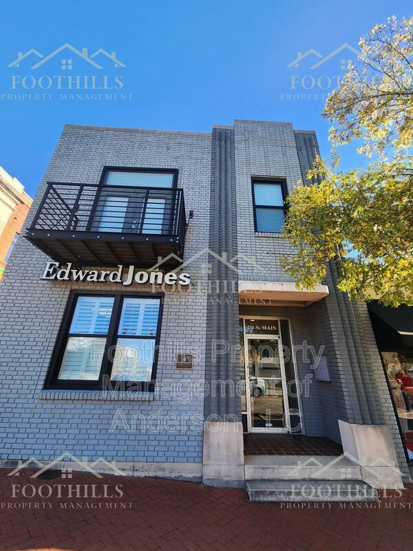 Building Photo - 214 N Main St