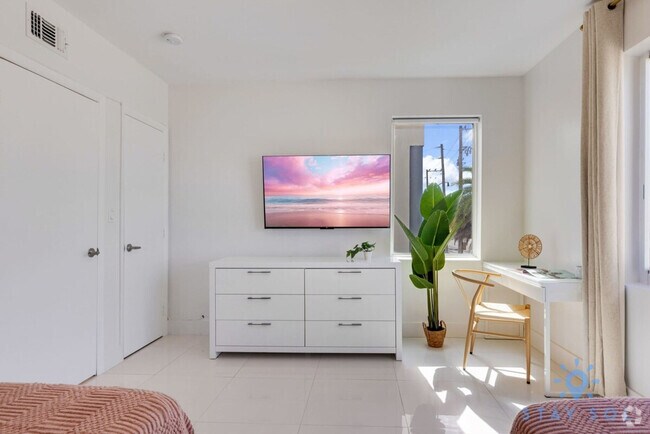 Building Photo - 809 S Ocean Dr Unit ID1227311P Rental