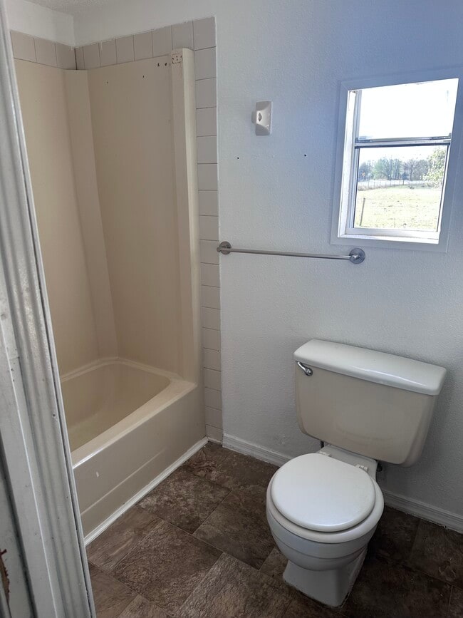 Photo - 5584 Lake Buffum Rd