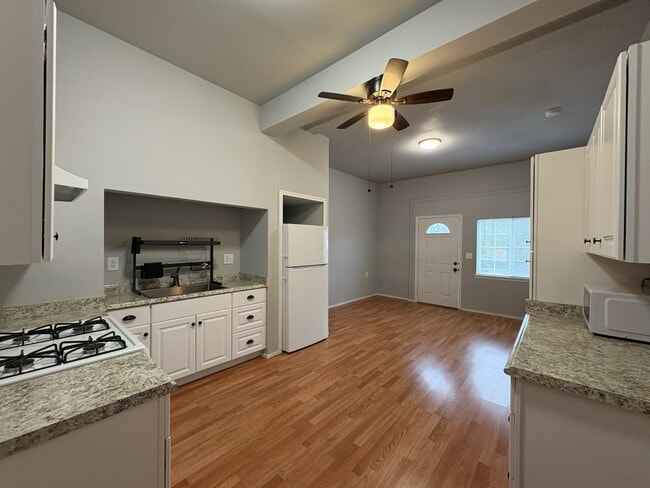 Photo - 141 E Fairfield Ct