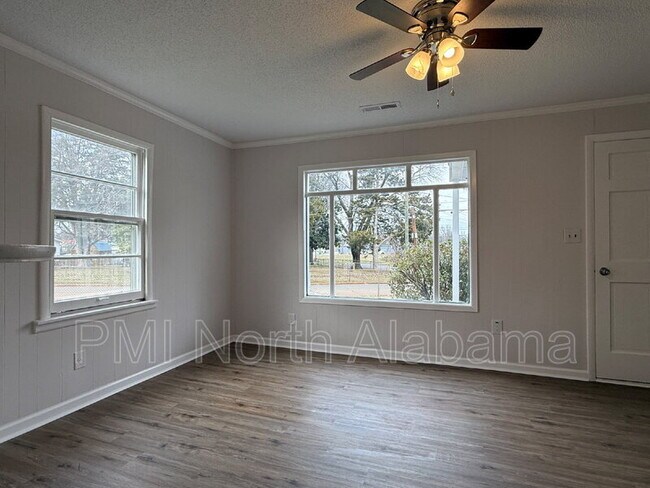 Photo - 1021 Fairway Dr NW