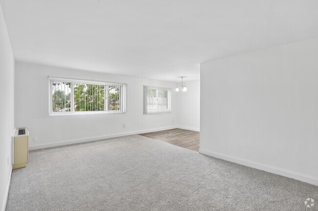 2BR, 1BA - 900SF - Living Room
