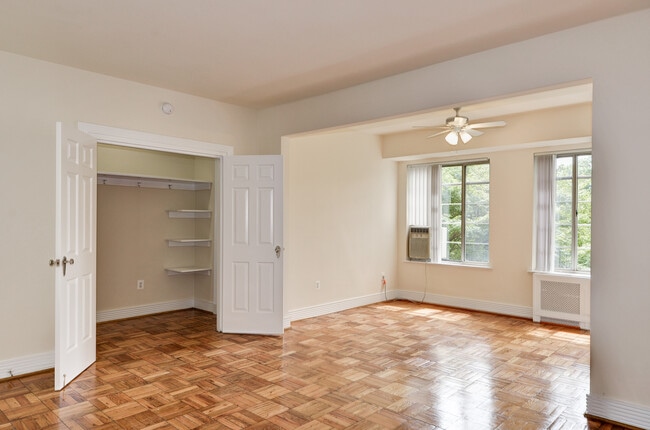 Estudio, de una habitación y planos de planta de dos habitaciones - Majestic