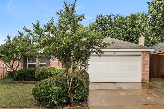 Building Photo - 706 Langford Dr