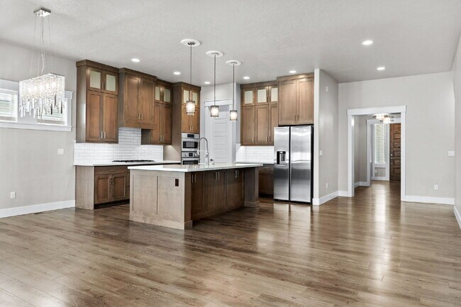 Beautiful split bedroom floorplan in the Sky Mesa Community!