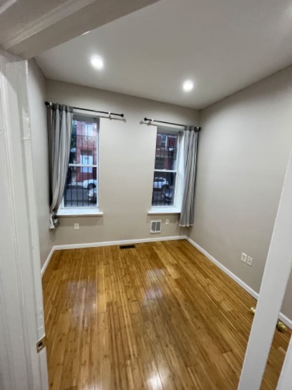 Building Photo - 1846 Master St Rental