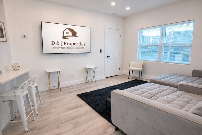 Photo - 617 Riverview Blvd Unit 4