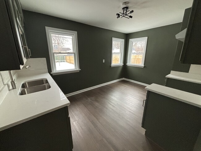 Photo - 5055 Adams St