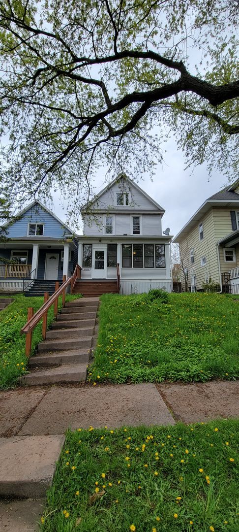 Photo - AVAILABLE JUNE 1st - 5 Bed 1.5 Bath Located In East Hillside