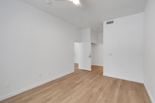 AVIA Apartments On Alpha