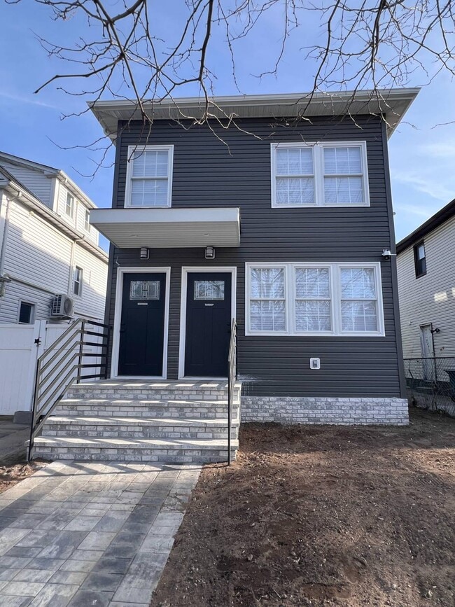 Photo - 209-58 110th Ave House