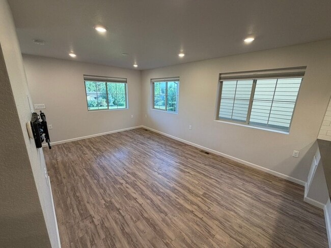 Photo - 727 Widgeon Cir