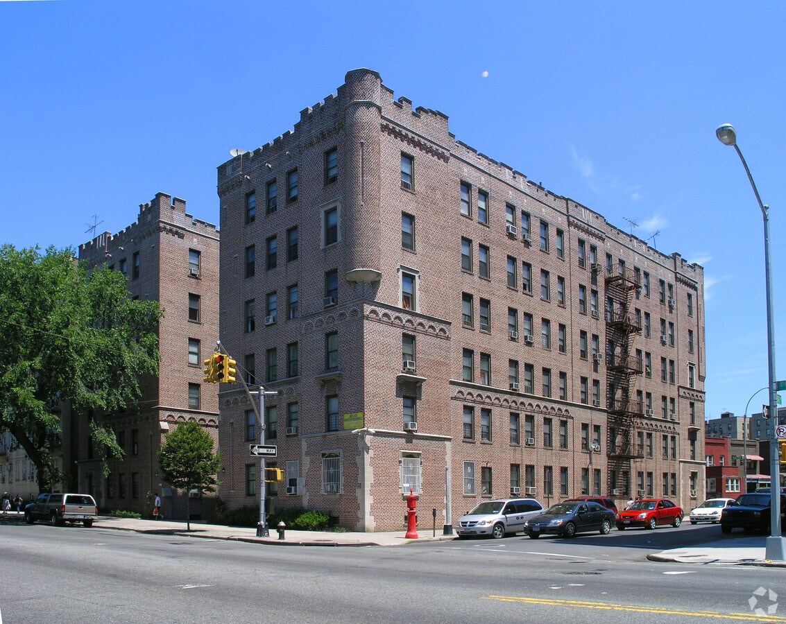 2144 Bronx Park E - 2144 Bronx Park E Apartments