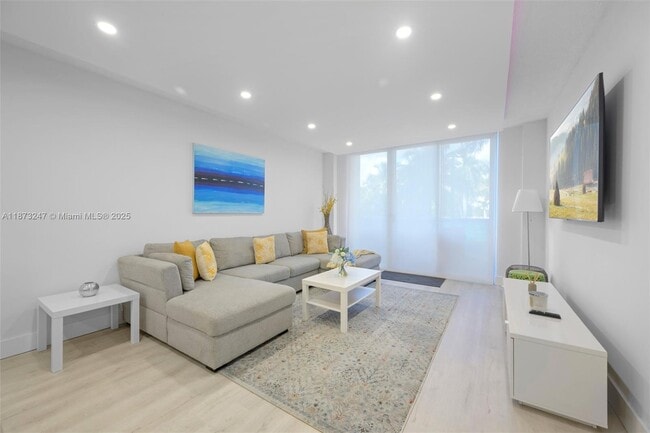 Building Photo - 19370 Collins Ave Unit 124 Rental