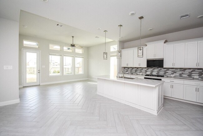 Photo - 2323 Birch View Ln