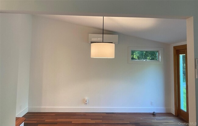 Photo - 98 Travis Corners Rd