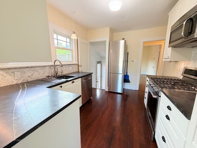 307 NW 74th St