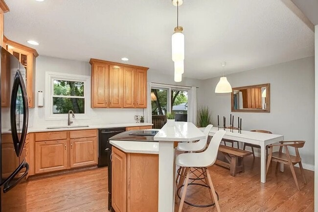 Photo - 4885 Hanson Rd