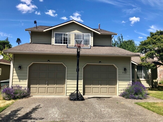 Photo - Quaint home in the heart of Kenmore