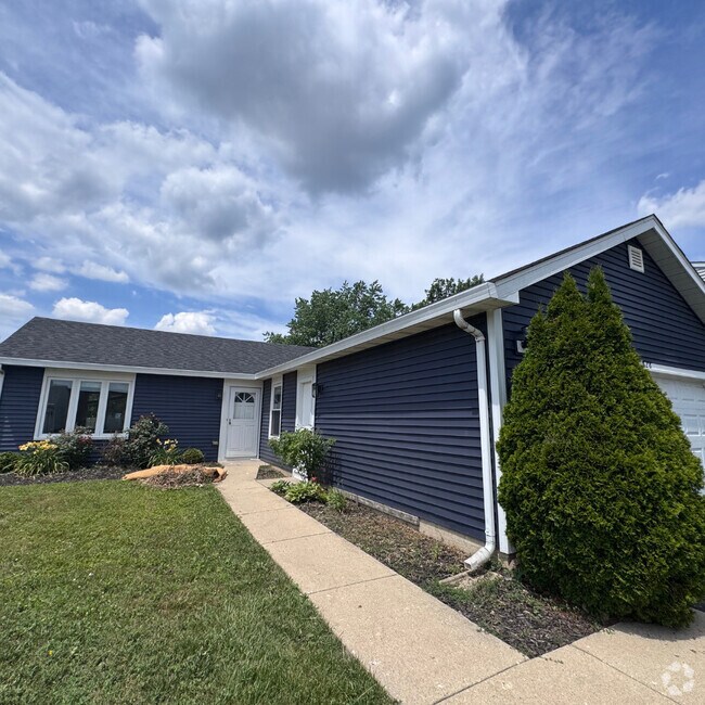 Building Photo - 828 Huron Ct Rental
